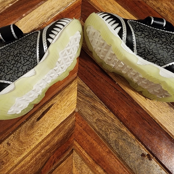 🍁2 for $15🍁NWOT Jurassic World Toddler Light Up Sneakers sz6 - Picture 5 of 6